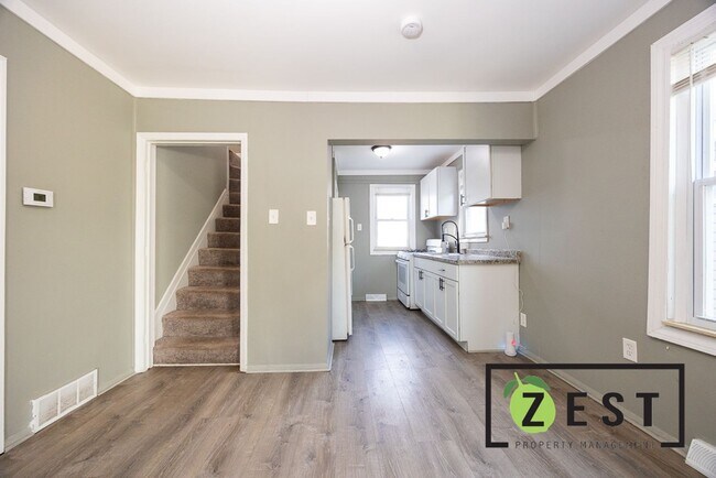 Building Photo - Beautiful house!!!!