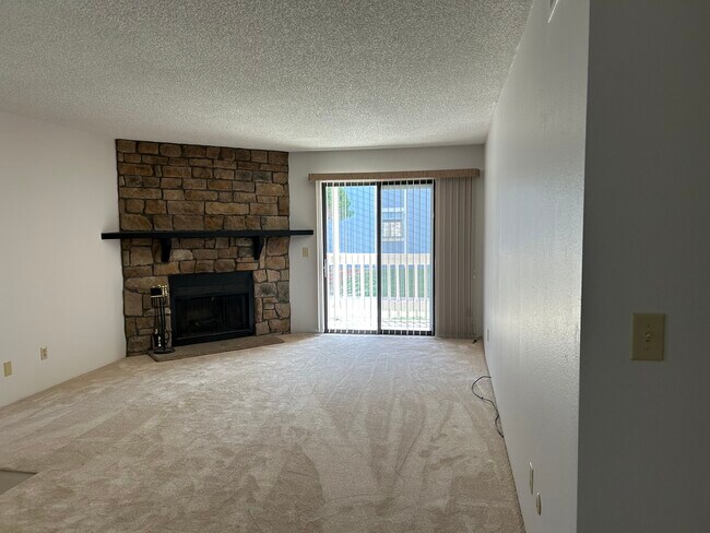 Building Photo - 8335 Fairmount Dr