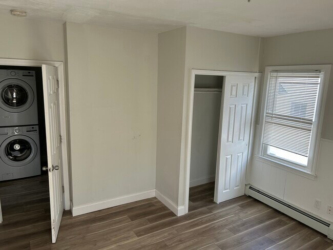 Building Photo - 320/322 Eaton St