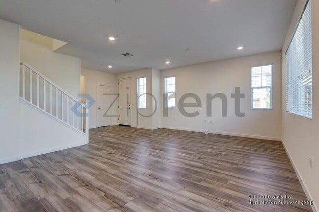 Foto del edificio - 1300 Renewal Ln