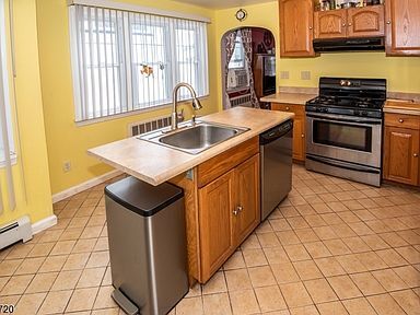 Building Photo - This great 3bedroom single family home