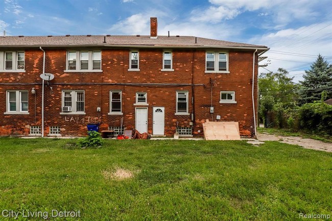 Building Photo - 362 Belmont St