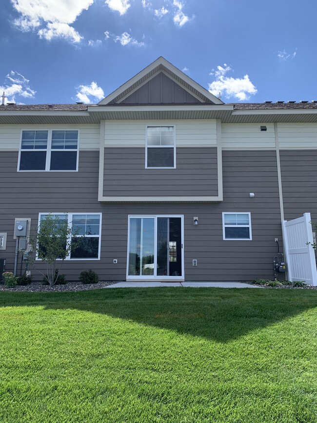 Building Photo - 500 Locke Pointe Dr NE