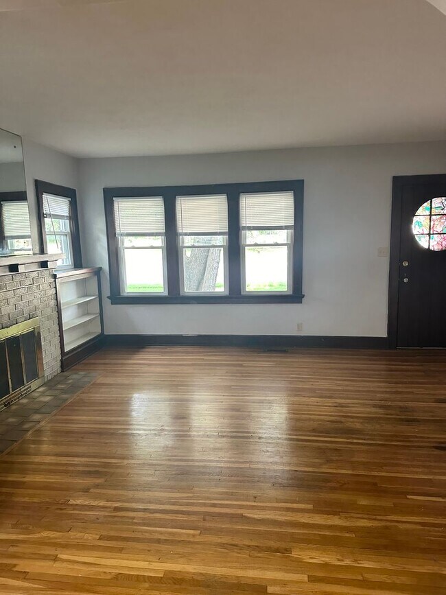 Foto del edificio - All-Brick 2-Bedroom Home with Loft Near MSU!