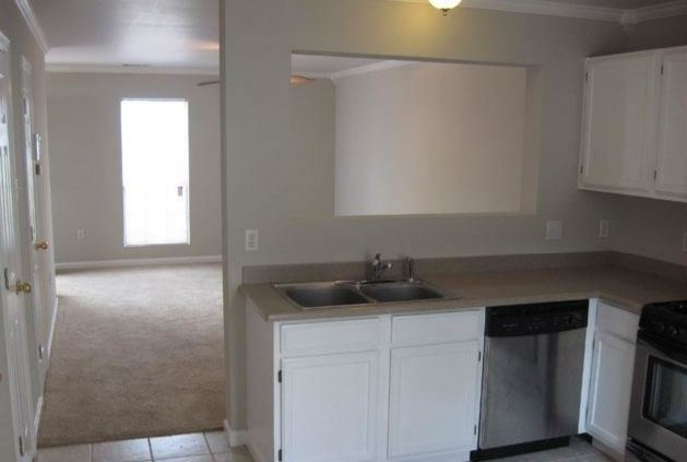 Kitchen - Apple Valley Townhomes