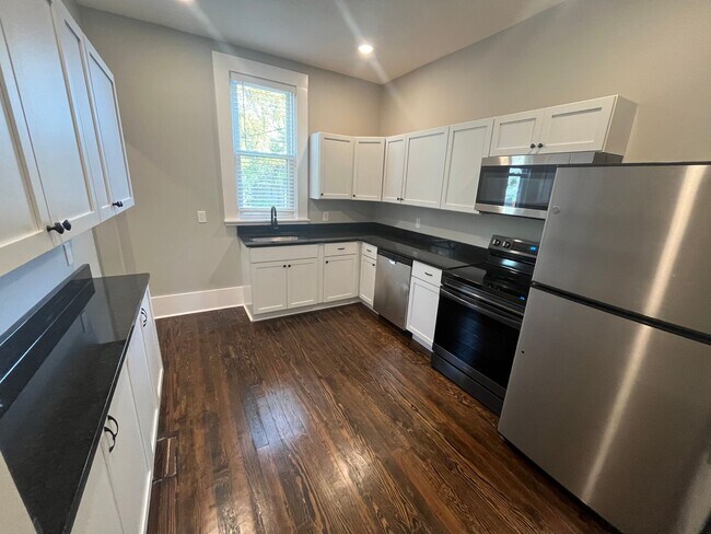 Building Photo - Fully Remodeled House! 4Bed 2Bath