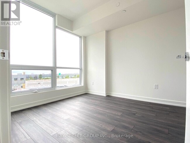 Building Photo - 10 De Boers Dr