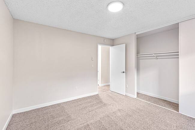 Building Photo - Royal Pines