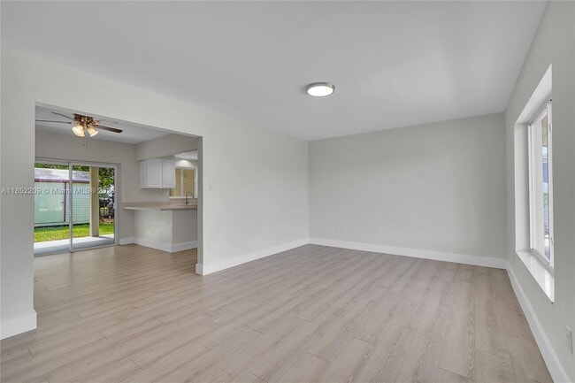 Building Photo - 14312 SW 110th Ave