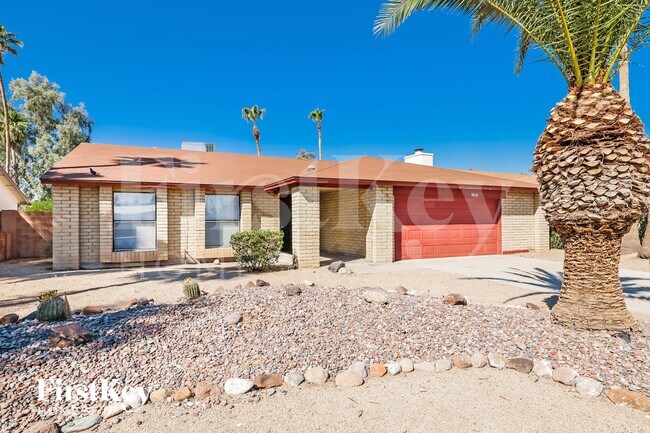 Building Photo - 10632 N 39th Ave