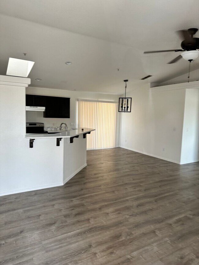 Building Photo - 1514 Pebble Dr