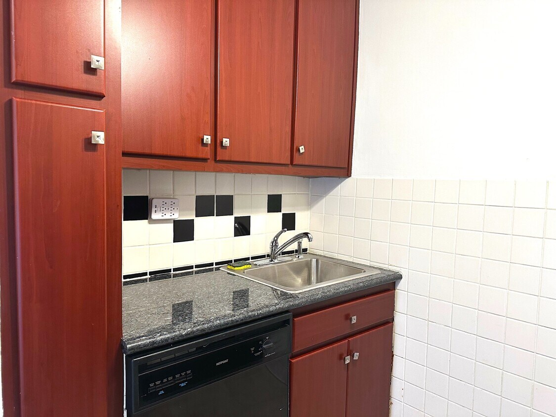3671 Hudson Manor Terrace Unit 5M, The Bronx, NY 10463 Room for Rent