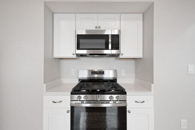 Building Photo - 57 Mora St