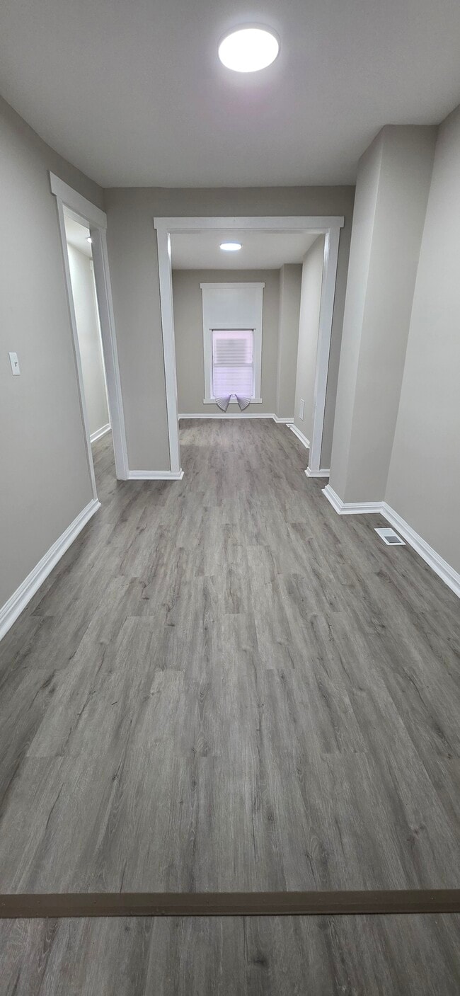 Building Photo - 502 N Curley St