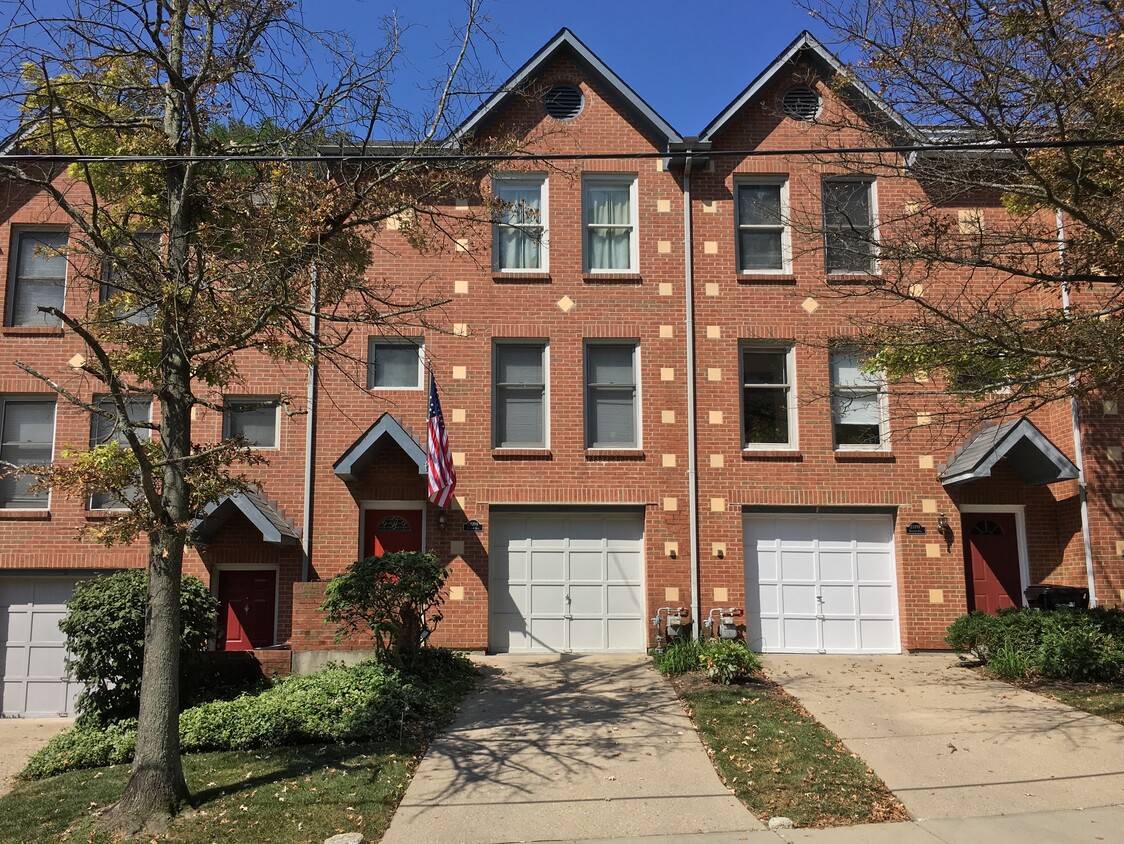 Primary Photo - 2119 Fulton Ave
