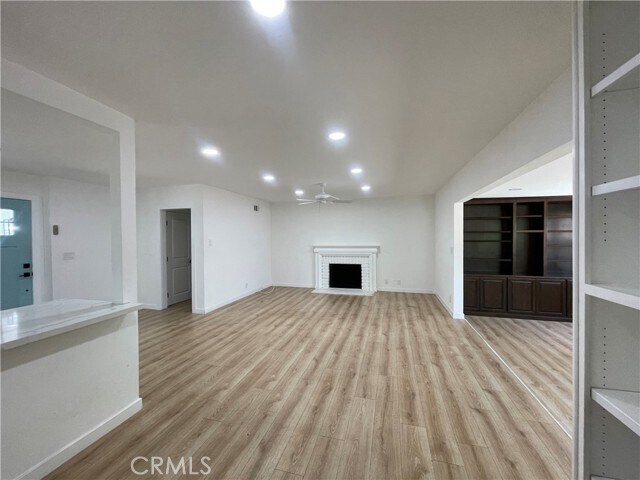 Foto del edificio - 529 W Richbrook Dr