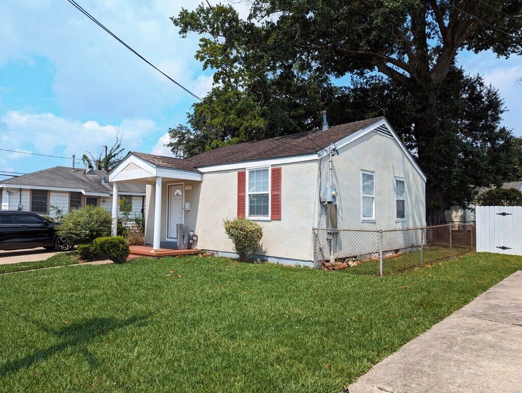 Primary Photo - 1019 Joan Ave