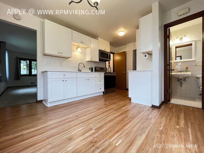 Building Photo - 2 Bed 1.5 Bath with 1 Car Garage  - 6 Mont...