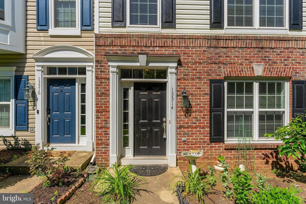 13314 Summer Garden Walk, Centreville, VA 20120 Townhome Rentals in