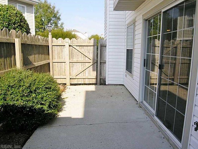 Private Patio - 1640 Pattington Cir