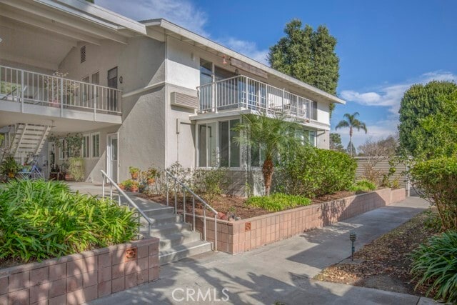 Building Photo - 328 Avenida Carmel