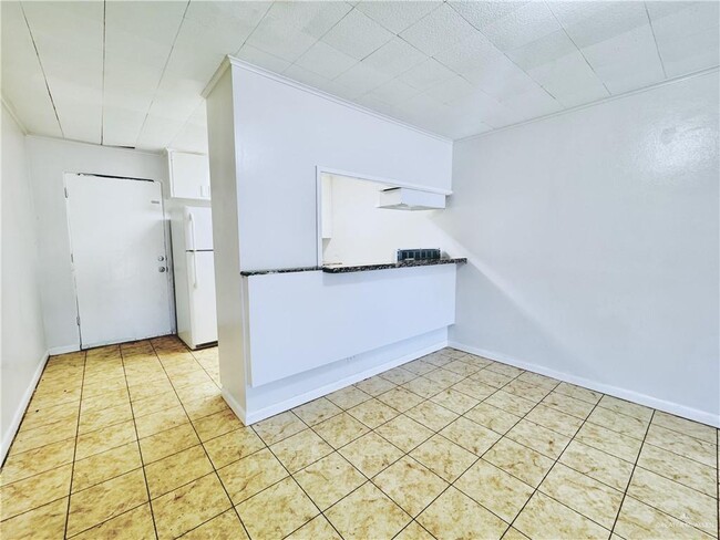 Building Photo - 1120 Valley View Dr