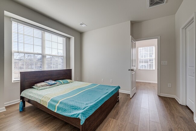 Photo - 15776 Country House St