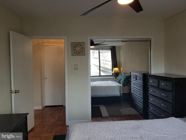 Building Photo - 1121 Arlington Blvd