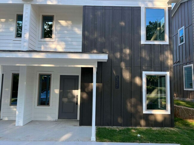 Foto del edificio - 2522-2524 South Fannin Avenue