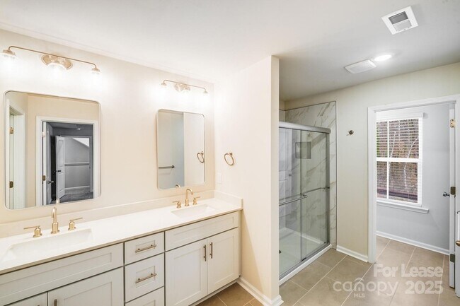 Foto del edificio - 2019 Sadler Wds Ln