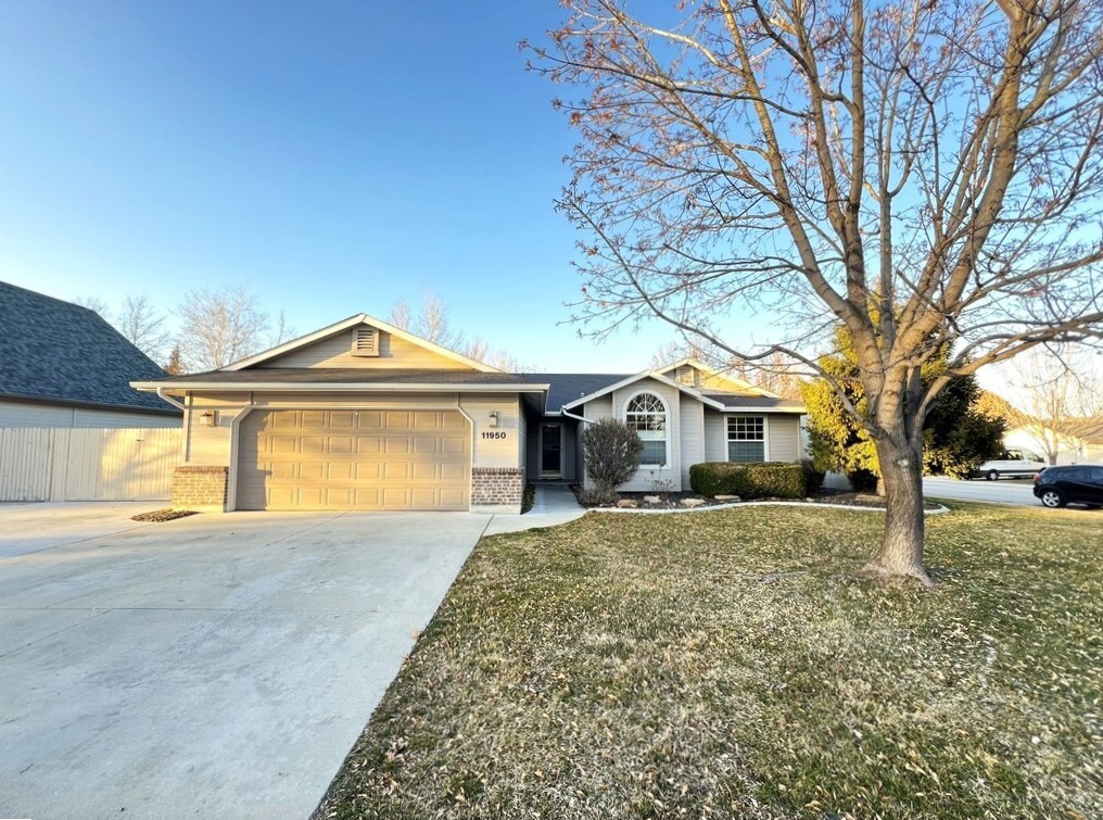 Primary Photo - 11950 W Cactus Ct