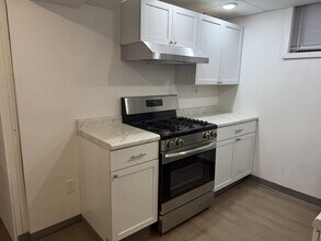 Building Photo - 226 S Lucas St