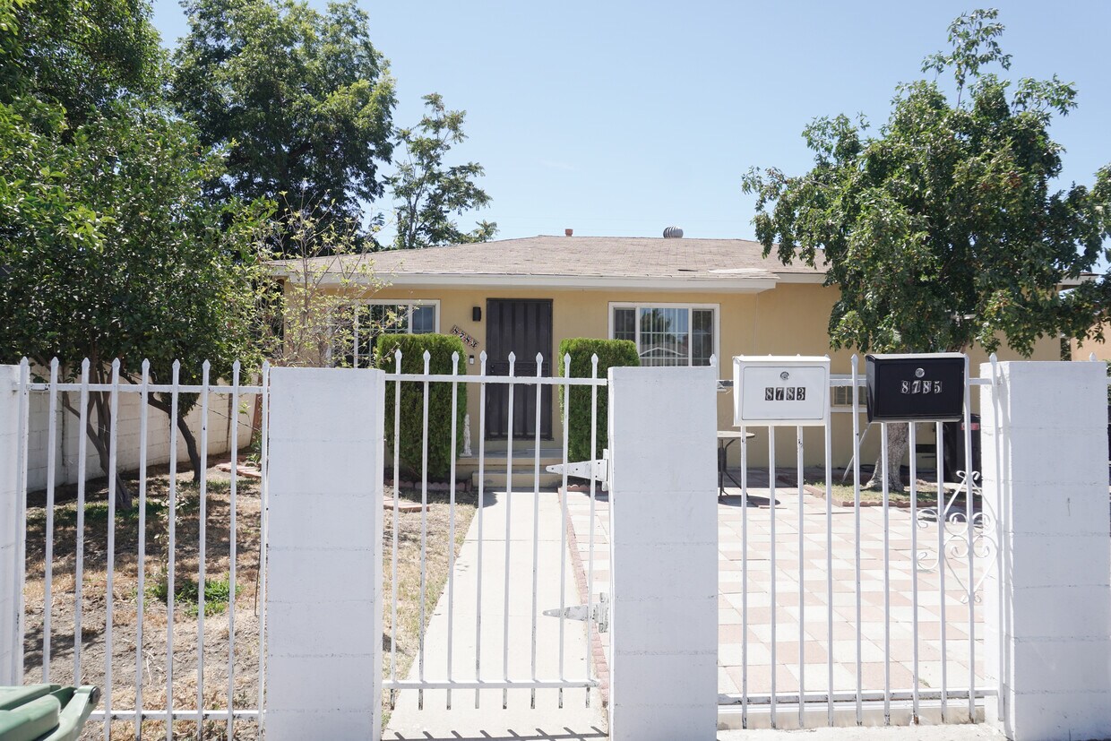 8783 Stansbury Ave, Panorama City, CA 91402 House Rental in Panorama