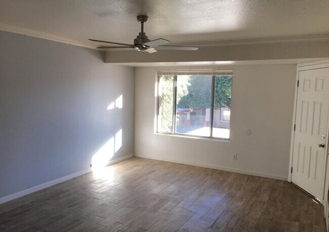 Foto del edificio - Spacious 3 Bed 2 Bath Tempe Condo - 2nd Floor