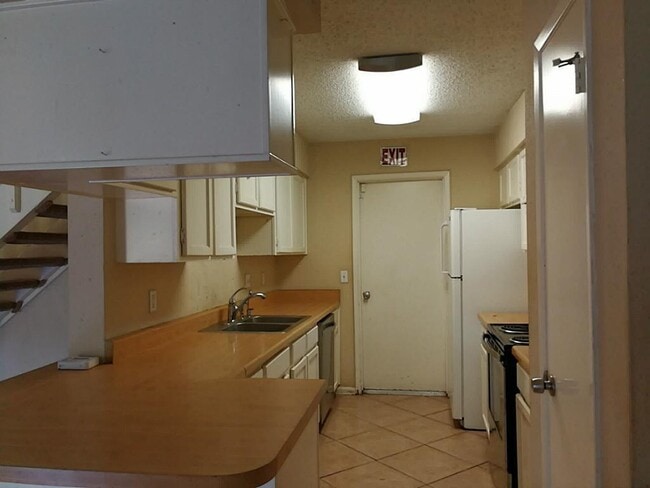 Building Photo - 6335 Pouter Dr
