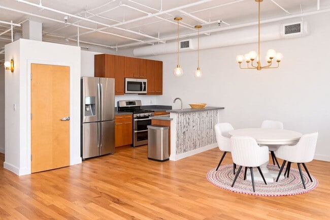 Photo - 1 bedroom 1 bath condo Prime Midtown location