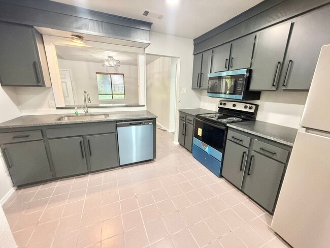 Building Photo - 18135 Serenity Way