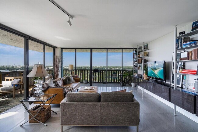 Foto del edificio - 780 NE 69th St