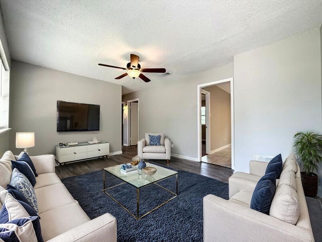 Foto principal - 7401 Valley Dr