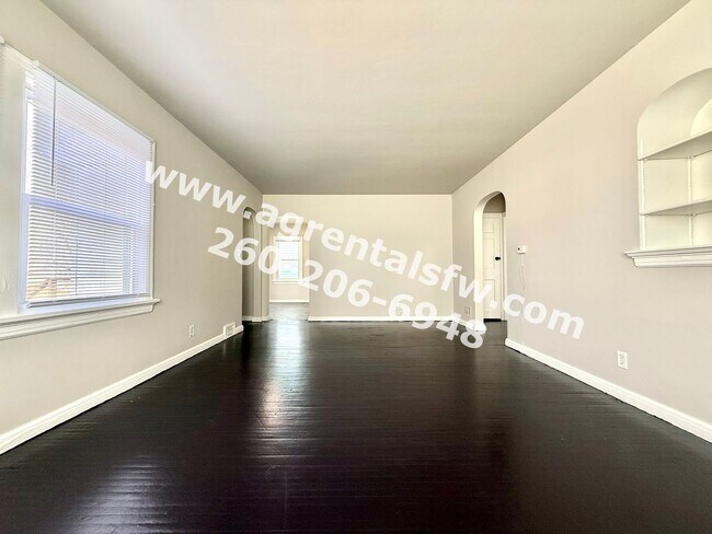 Building Photo - 3 Bedroom House