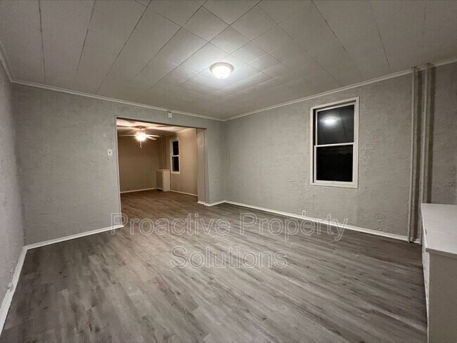 Foto del edificio - 605-607 Arthur St