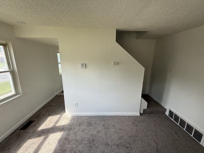 Building Photo - 11359 Maxwell Ave