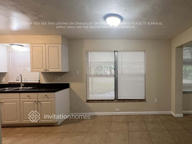 Building Photo - 411 W Charlotte Ave