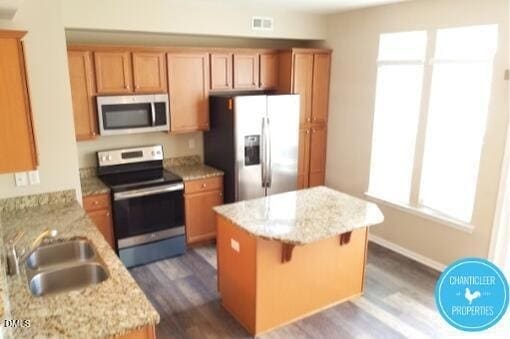Foto del edificio - 506 Berry Chase Way