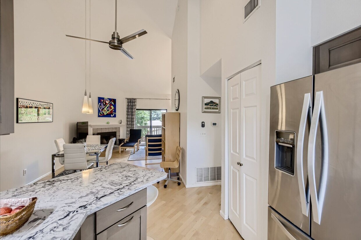 Primary Photo - Turnkey 2 BDR Boulder Condo