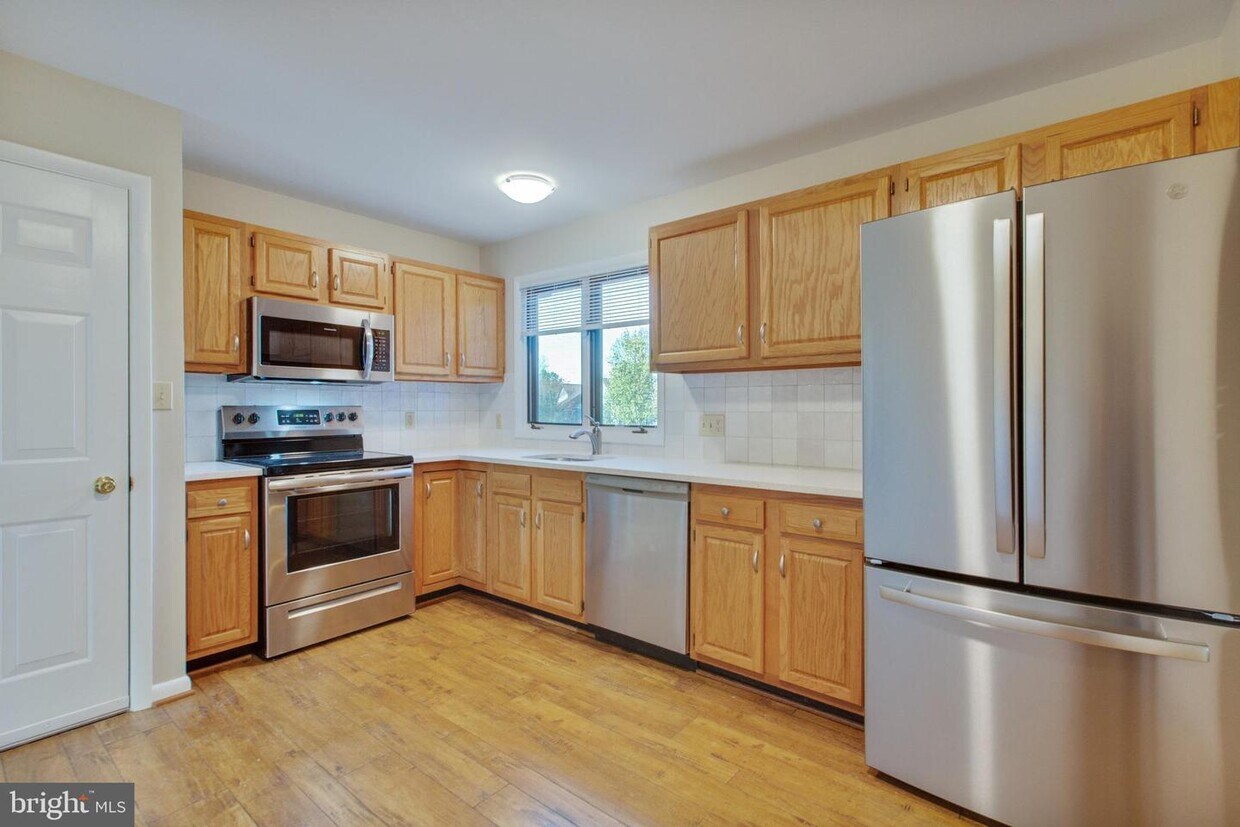 Primary Photo - 109 Foxfire Dr