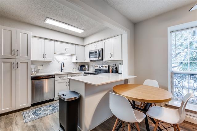 Foto del edificio - 5214 Fleetwood Oaks Ave
