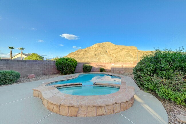 Foto del edificio - 1st MONTH FREE! Lone Mountain Heights Luxu...