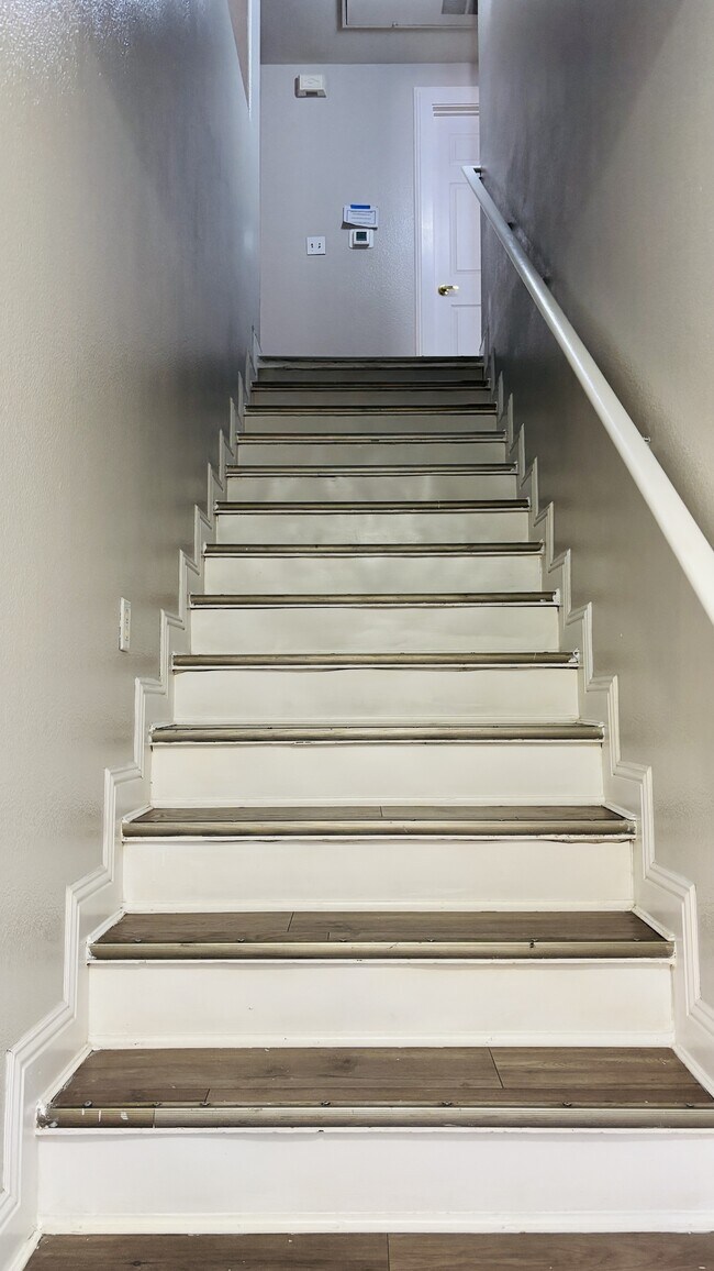 Foto del edificio - 2171 Hussium Hills St