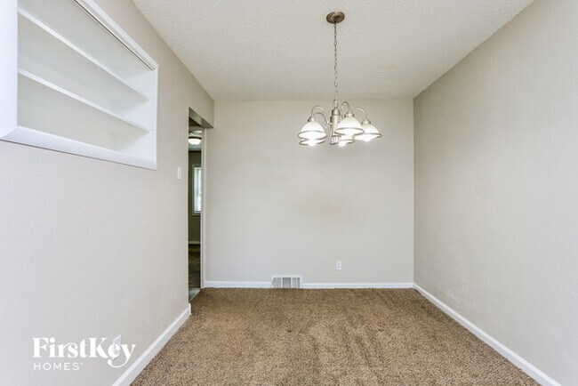 Building Photo - 1070 S Waterford Dr